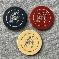 Fichas de póker de arcilla antiguas de diseño de 1901 grabadas con herradura, gorra de jockey y látigo