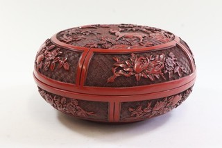 26 cm Deckeldose Rotlack geschnitzt Tierdekor signiert China (IG232)