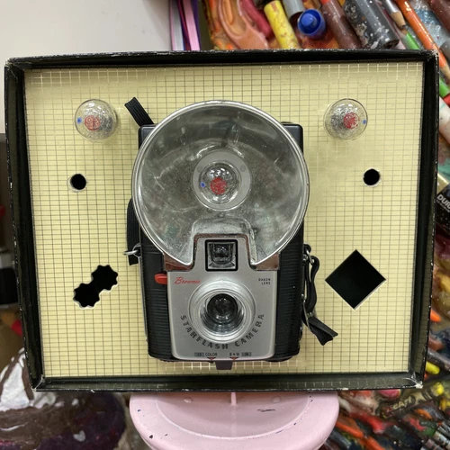 SALE VNT Kodak BrownieStarFlashCamera With Spare Bulbs  In Original Box 1960's