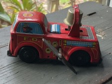 VINTAGE WIND UP LITHO TIN FIRE ENGINE WITH RINGING BELL
