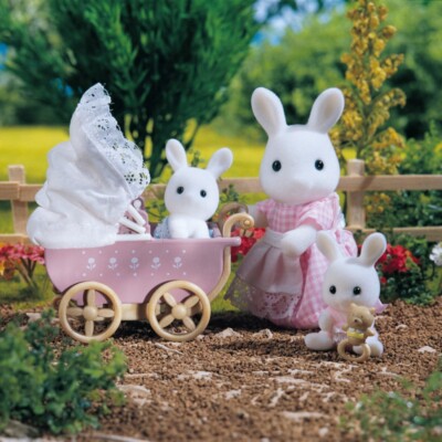 Calico Critters Sylvanian Families -3 Figures Connor Kerri’s Carriage  Ride Set