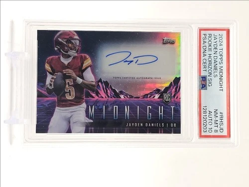 JAYDEN DANIELS 2024 TOPPS MIDNIGHT ROOKIE HORIZON RC AUTO PSA 8 Q0004