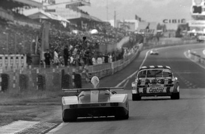 Equipe Renault Elf Renault Alpine A442 follows a group of cars dow- Old Photo