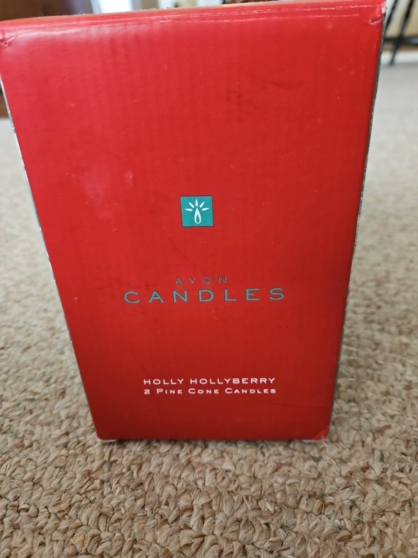 2000 AVON HOLLY HOLLYBERRY 2 PINE CONE SCENTED CANDLES New in Box