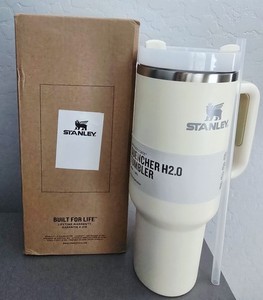 Stanley FlowState Quencher H2.0 Soft Matte Tumbler / 40oz / Color: Dune