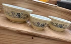 Vintage Pyrex Homestead pattern mixing bowls, featuring a speckled tan