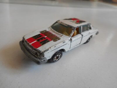 Yatming Volvo 244 Dl ''Running Man'' in weiß