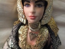 VONBEAU VINTAGE COLLECTABLE 14K   GOLD 3.88  gr.  " THE HIDDEN  PYRAMIDS  "