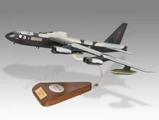 Boeing B-52D Stratofortress Diamond Lil Desk Wood Airplane New Model Large 1/130