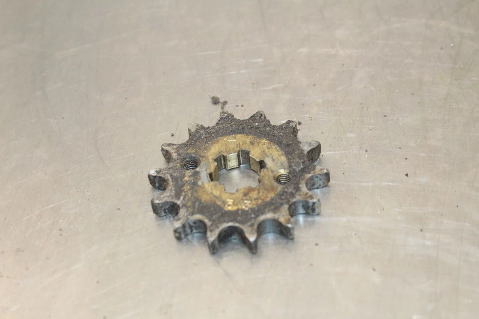 Yamaha DT100 1975 piñón delantero T721 Foto 3 de 4