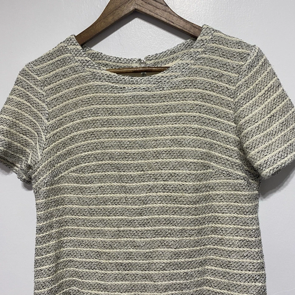 Top Anthropologie Deletta para mujer S marfil tweed boucle manga corta ribete de plumas Foto 2 de 4