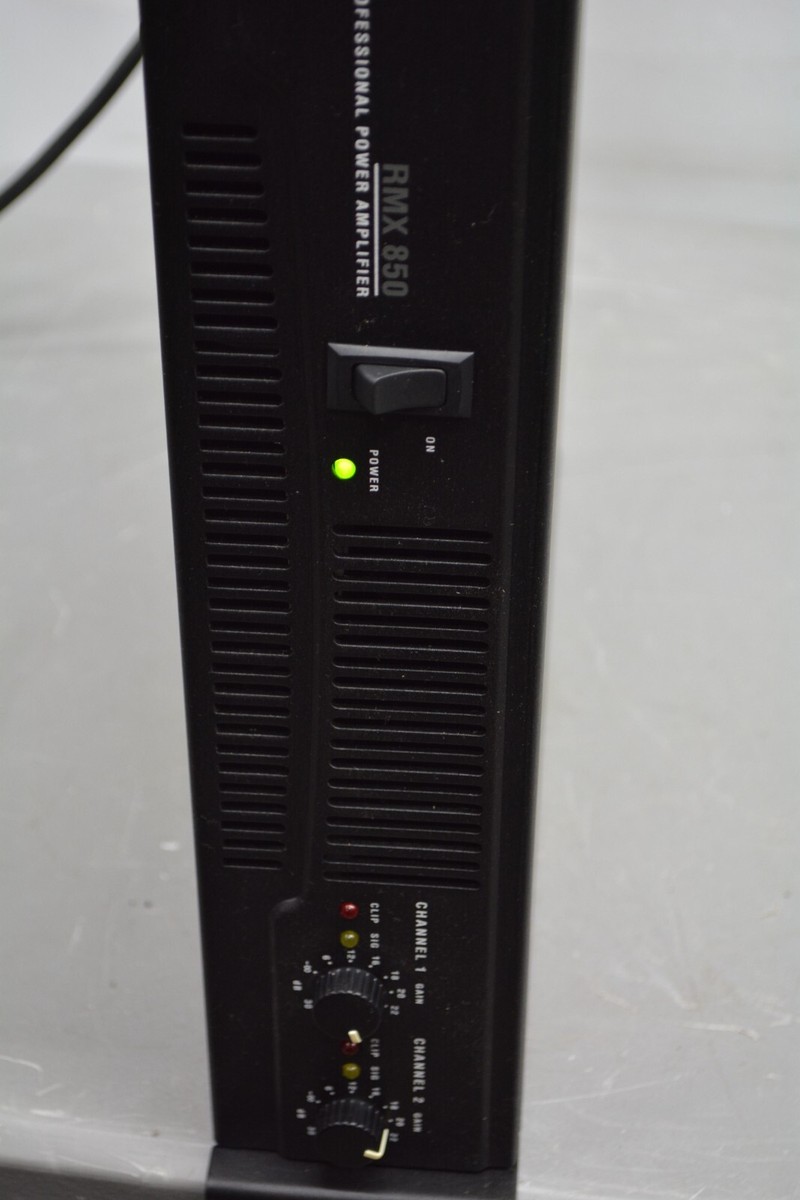 アンプ QSC PROFESSIONAL POWER AMPLIFIER RMX 850 QSC RMX 850 Power Amplifier | zZounds