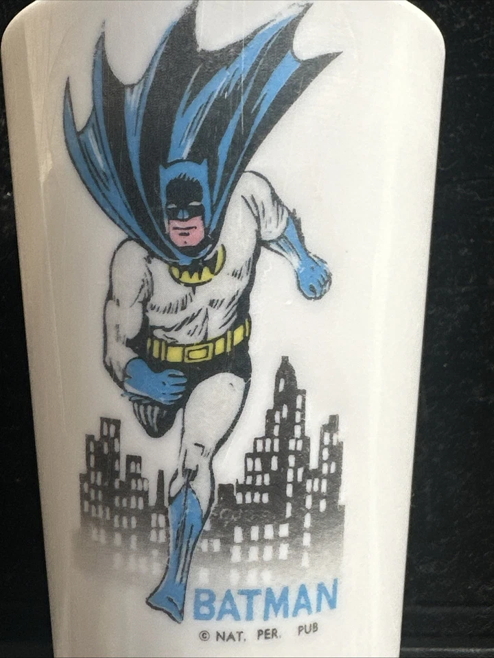 Taza de plástico vintage de 4 pulgadas con gráficos de Batman y Robin Foto 2 de 4