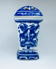 Vintage Two’s Company Blue& White Porcelain Flower Floral Frog Vase