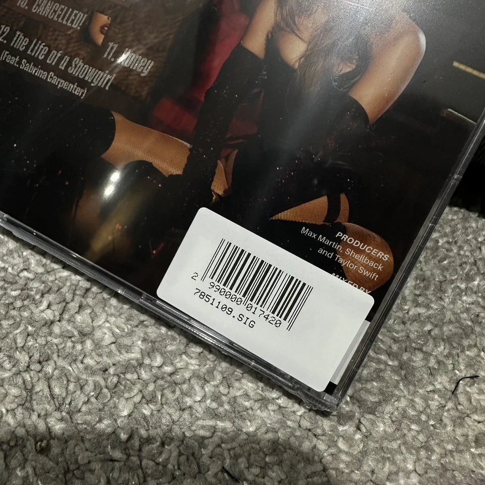 The Life of a Showgirl: It’s Beautiful Edition CD with Hand Signed Photo 📦✅ - Image 4 of 4