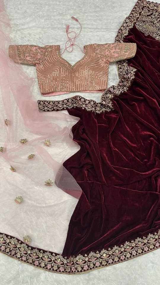 Hermoso sari de terciopelo de diseñador con blusa pesada para boda y fiesta Foto 2 de 4
