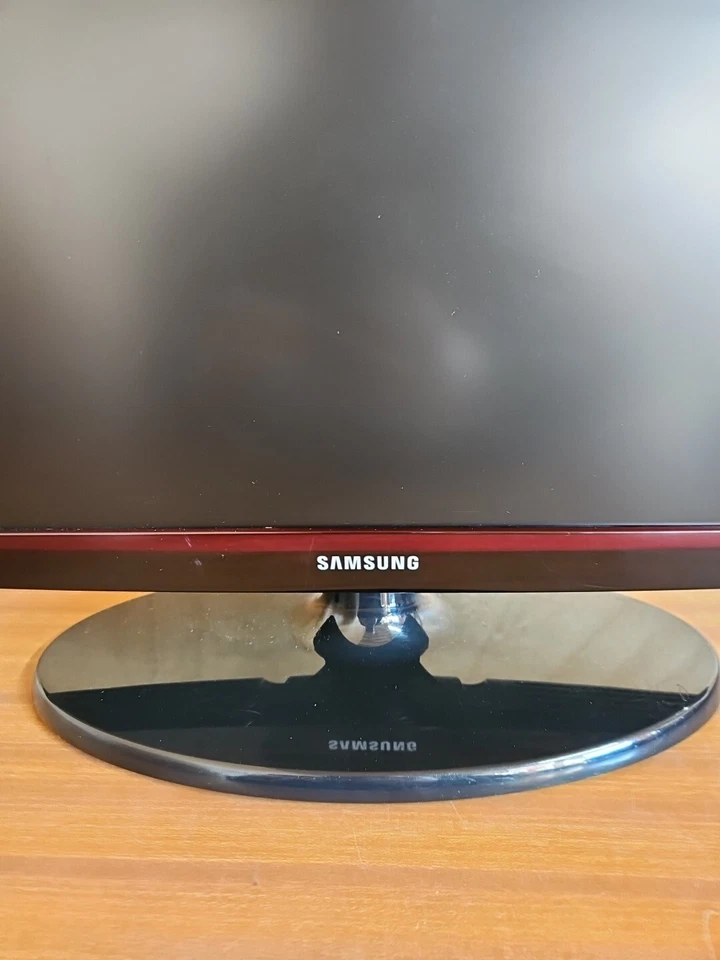 Samsung UE19ES4000  19" Freeview TV No Remote - Image 4 of 4