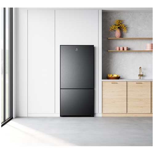 Electrolux 496L Ultimate Taste 500 Bottom Mount Refrigerator Matte Black EBE5... - Picture 8 of 10