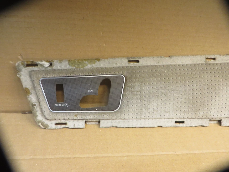 PANEL DE PUERTA DE PASAJERO LINCOLN MARK VII ALMOHADILLA DE TERCIOPELO + BISEL DE INTERRUPTOR - BRONCEADO Foto 3 de 4