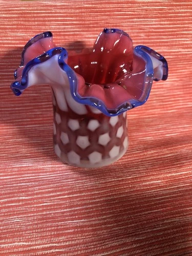 FENTON STARS AND STRIPES RUFFLED TOP HAT VASE AMERICANA PATRIOTIC