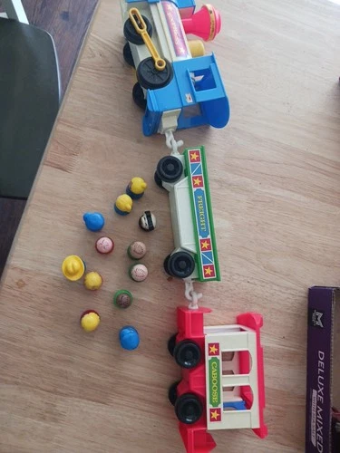 Vintage Fisher Price Little People Express Train #2581 Pull Toy. 12 Figures