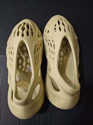 adidas Yeezy Foam Runner Sandals Size 9 Thick Sole Non Slip EVA