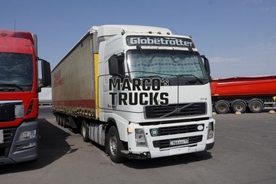 LKW Foto Volvo FH12 Planensattelzug Kasachstan weiß Globetrotter #w5dz