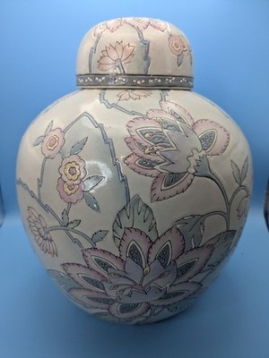 Vintage 1980s WBI Chinese Chinoiserie Enameled Porcelain Mantel Vase 9'' Floral 