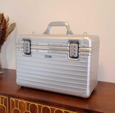 RIMOWA Topaz Pilot Case 31L Silver 950.34 Combi Lock 2way RIMOWA Topaz Pilot Case 31L Silver 950.34 Combi Lock 2way