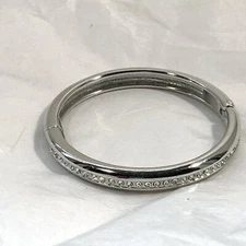 Silver Tone Crystal Rhinestone Bangle Bracelet Hinged Magnet Clasp 7.5"