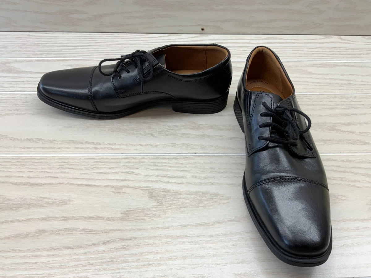 Clarks cap shop toe shoes