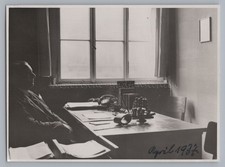 Mann Büro Stempel Zigarre Telefon Schreibtisch Fenster 1937 - Altes Foto