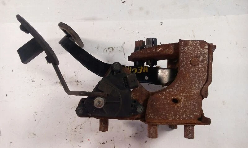 Педали газового тормоза 2012 Nissan Versa хэтчбек 1,8 л 4 скорости - Изображение 2 из 4