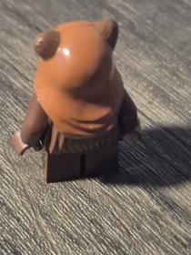 LEGO star wars minifigure Sw0513 Ewok (Wicket) with tan face paint pattern.