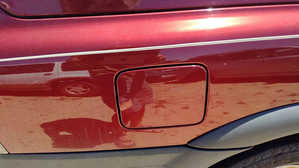 Puerta del tanque de combustible Volvo V70 Xc 01-07 con bisagra tapa de gas relleno OEM rojo 445 9187720 Foto 3 de 4