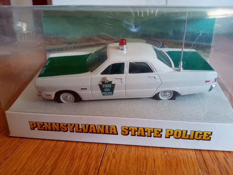 White Rose 1969 Diecast Plymouth Fury - Policía Estatal de Pensilvania - Nuevo Foto 3 de 4