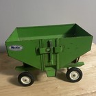 * VINTAGE ERTL HUSKEE FARM EQUIPMENT GRAVITY FEED GRAIN WAGON GREEN 8x5x6 INCHES — photo 2