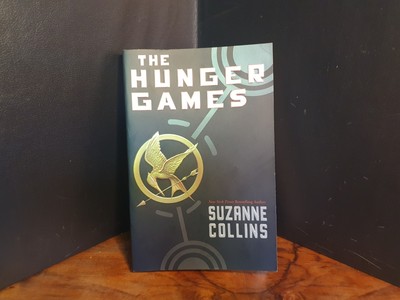 ''The Hunger Games'' von Suzanne Collins Roman in englischer Sprache. Guter Zust.