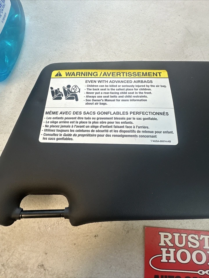 Оригинальный черный солнцезащитный козырек для правостороннего пассажира 2010Ford Focus 4U5A-00014-AB - Изображение 2 из 4