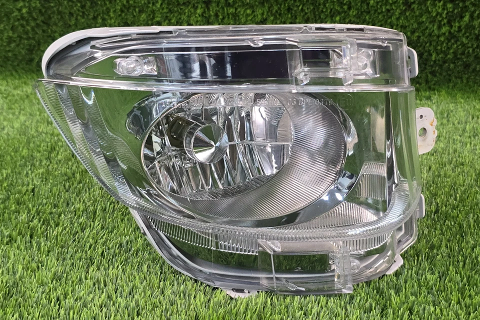 Par de luces antiniebla izquierda y derecha Lexus LS460 LS460L 2010-2012 usadas de fábrica OEM Foto 3 de 4