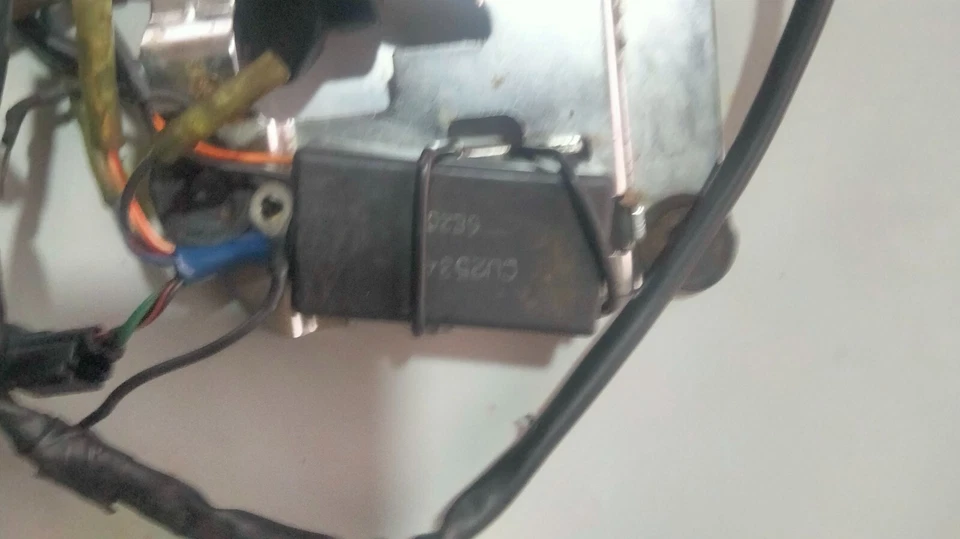 Suzuki Outboard Used Parts  DT25 CDI / IGNITION COIL  - Image 3 of 4