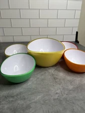 Serving Bowl with 4 Nesting Bowls Plastic Primary Colors Yellow Green Orange Red