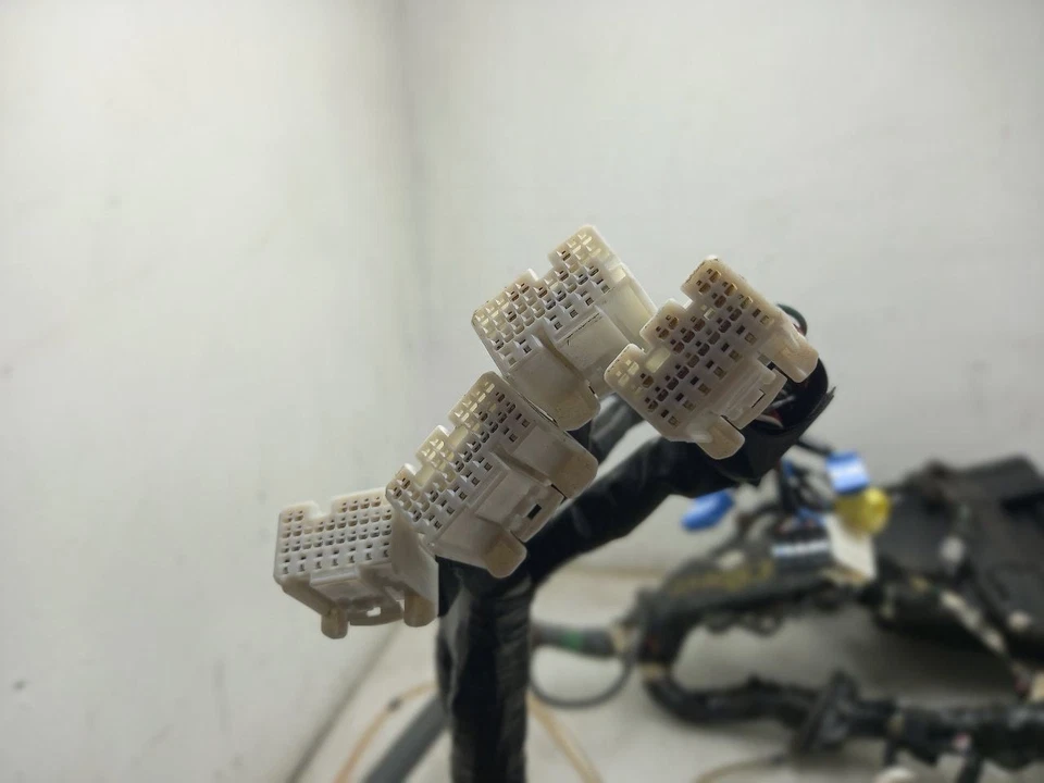 10 11 12 LEXUS RX450H COMPARTIMENTO MOTOR CAJA DE FUSIBLES Y ARNÉS HÍBRIDO Foto 4 de 4