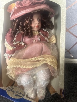 porzellanpuppe auf schaukel