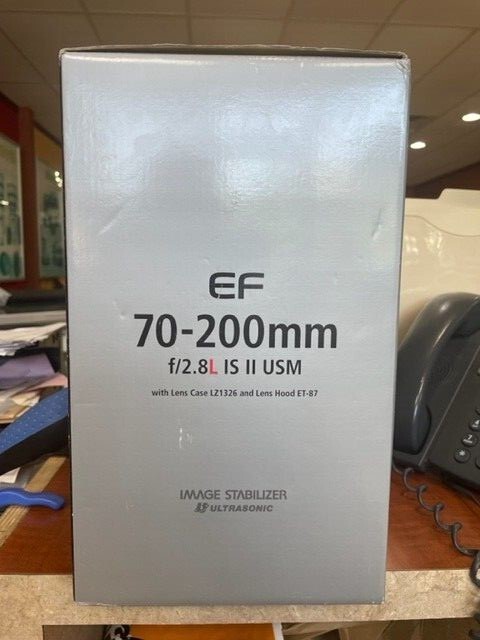 CANON EF 70-200mm F2.8 L IS II USM complete original retail CANON EF 70-200mm F2.8 L IS II USM complete original retail
