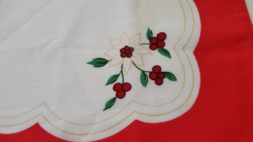 Vtg Christmas Table Linens Set of 7 Scarf Napkins Poinsettia Holly Berry Holiday - Picture 5 of 20