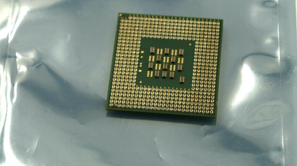 Intel Core 2 Quad Q8300 2.5GHz / 4MB Cache / 1333FSB  SLGUR - Image 3 of 4