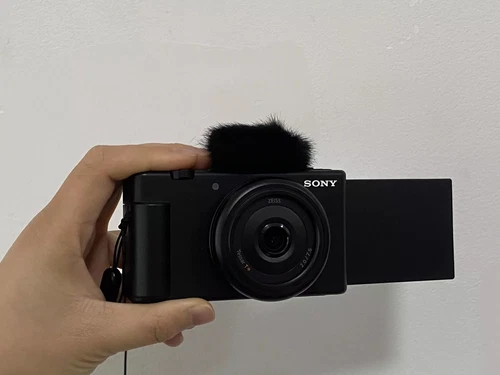 Sony ZV-1F 20.1MP 4K f/2 Vlogging Digital Camera - Black & Battery - Picture 7 of 15