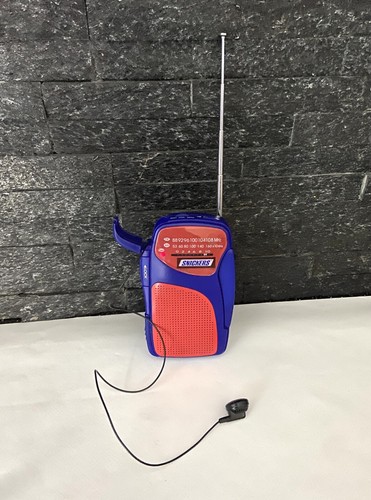 Seltenes SNICKERS AM/FM Radio mit einziehbarem Ohrstück - FUNKTIONIERT - Bild 1 von 6