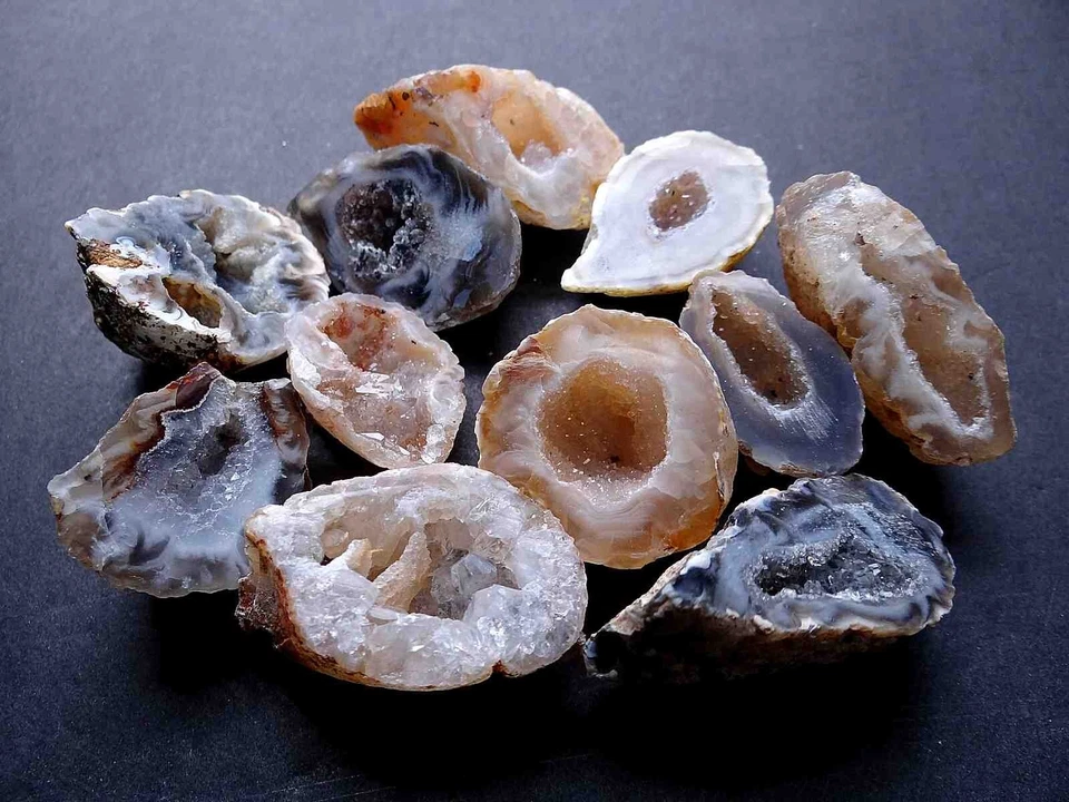 Oco Geode 1/4 Lb Lot Natural Polished Agate Crystals Druzy Geode Halves - Image 2 of 2